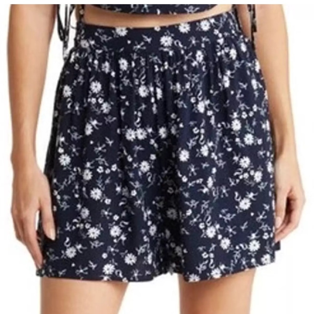 ABOUND Devon Floral Navy‎ Shorts, Side Zip, Soft Comfy Large NWT